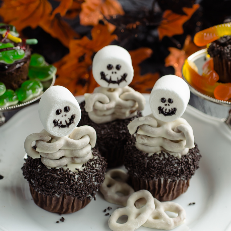1015-SV-Halloween-Cupcake-Blog-skeleton