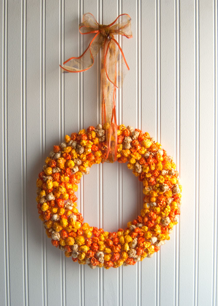 autumn-harvest-popcorn-wreath-hanging