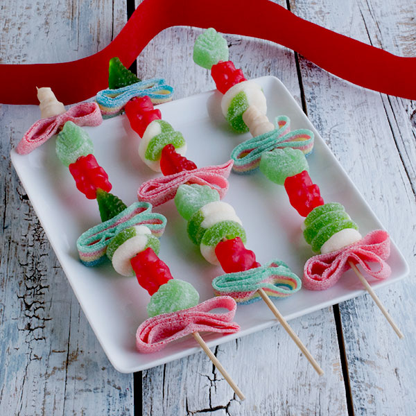 *shown with Spearmint Leaves and Gummi Christmas Trees & Snowmen, we recommend using a similar candy